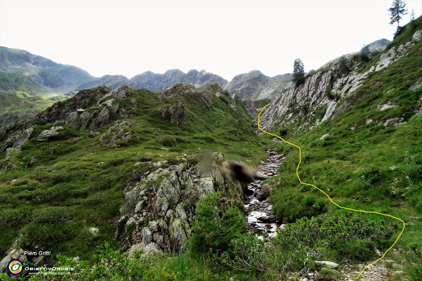 43 Salgo questo canalino seguendo il corso del ruscello.JPG -                                